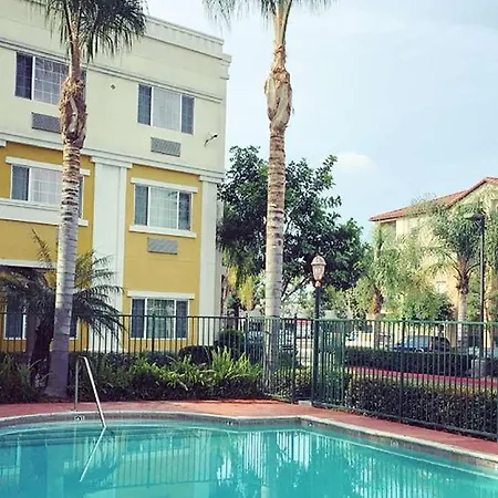 Holiday Inn Express&Suites Garden Grove-Anaheim South, an IHG Hotel 